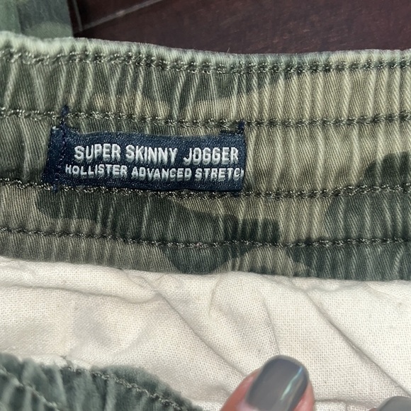 Hollister Skinny Jogger
Women's Small S Green Camo
Print Drawstring Pants - Picture 6 of 10